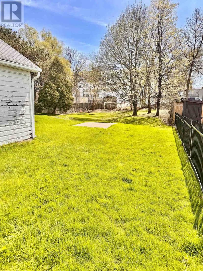 2386 Sovereign Street — photo 9 of 17