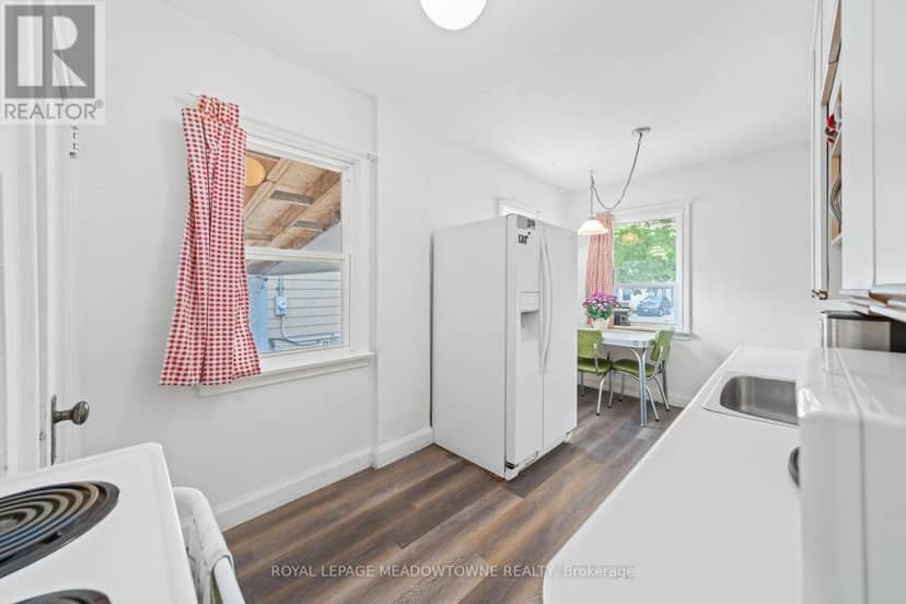 27 Royce Avenue — photo 13 of 33