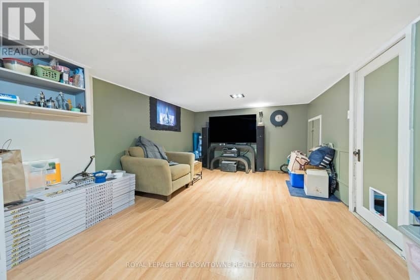 27 Royce Avenue — photo 21 of 33