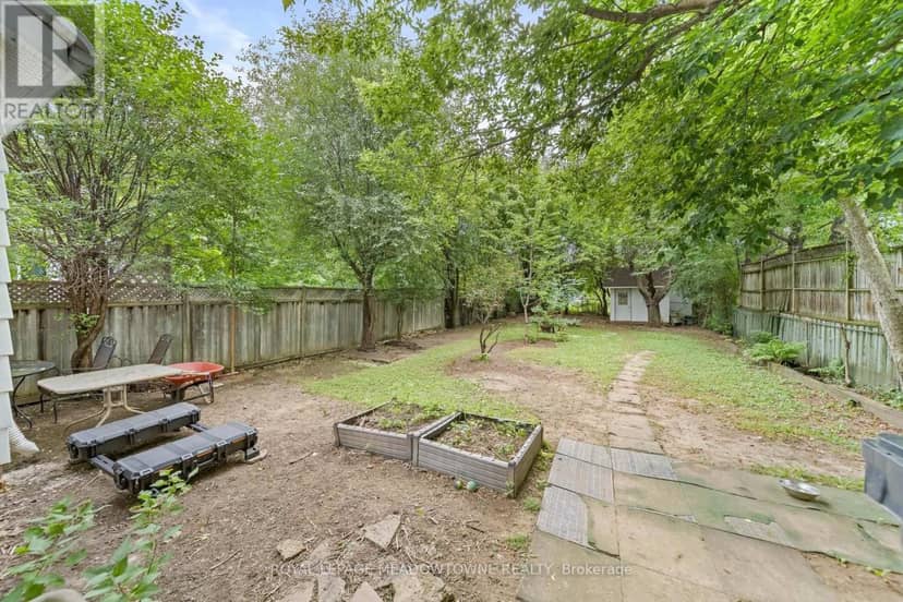 27 Royce Avenue — photo 23 of 33