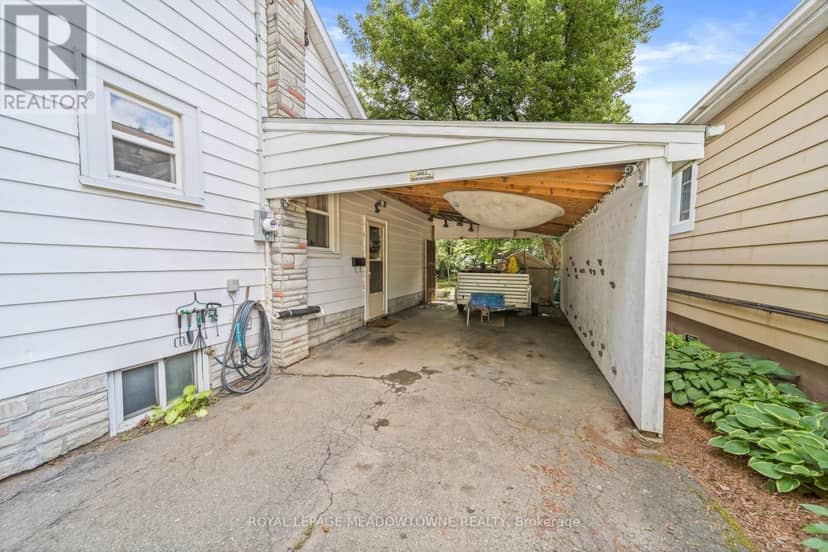 27 Royce Avenue — photo 24 of 33