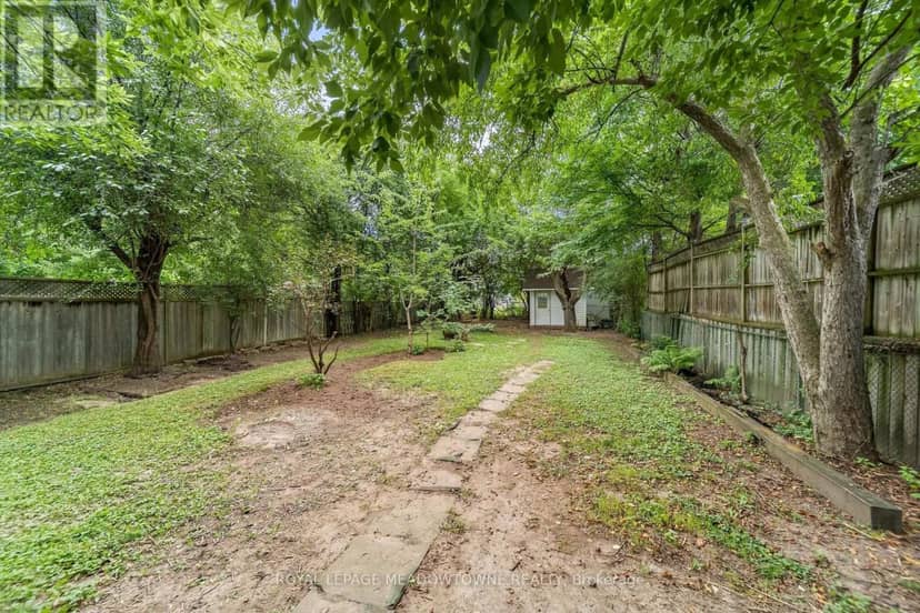 27 Royce Avenue — photo 26 of 33
