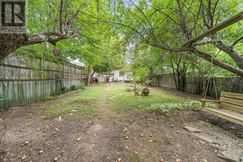 27 Royce Avenue — photo 30 of 33