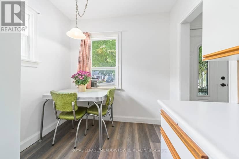 27 Royce Avenue — photo 9 of 33