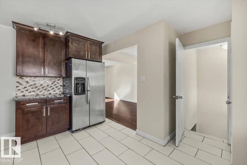 11516 44 AV NW — photo 12 of 40
