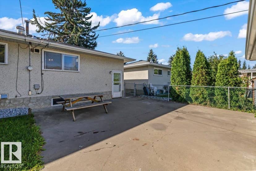 11516 44 AV NW — photo 36 of 40