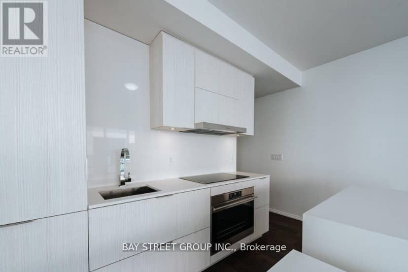 326 - 1 Bloor Street E — photo 5 of 14