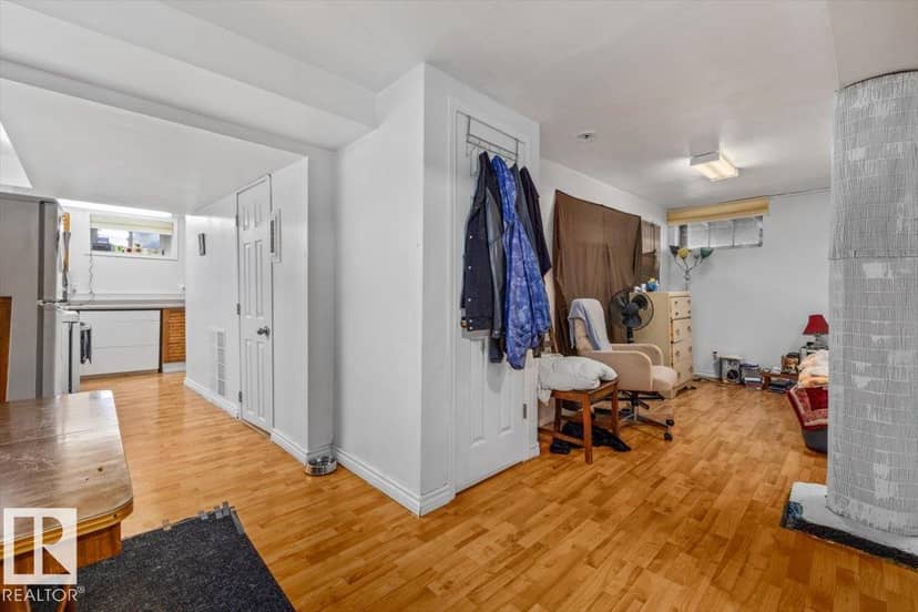 4648 113 AV NW — photo 16 of 40
