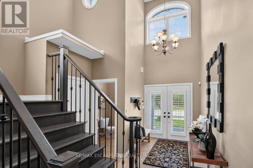 123 Moorland Crescent — photo 5 of 39