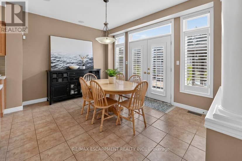 123 Moorland Crescent — photo 9 of 39
