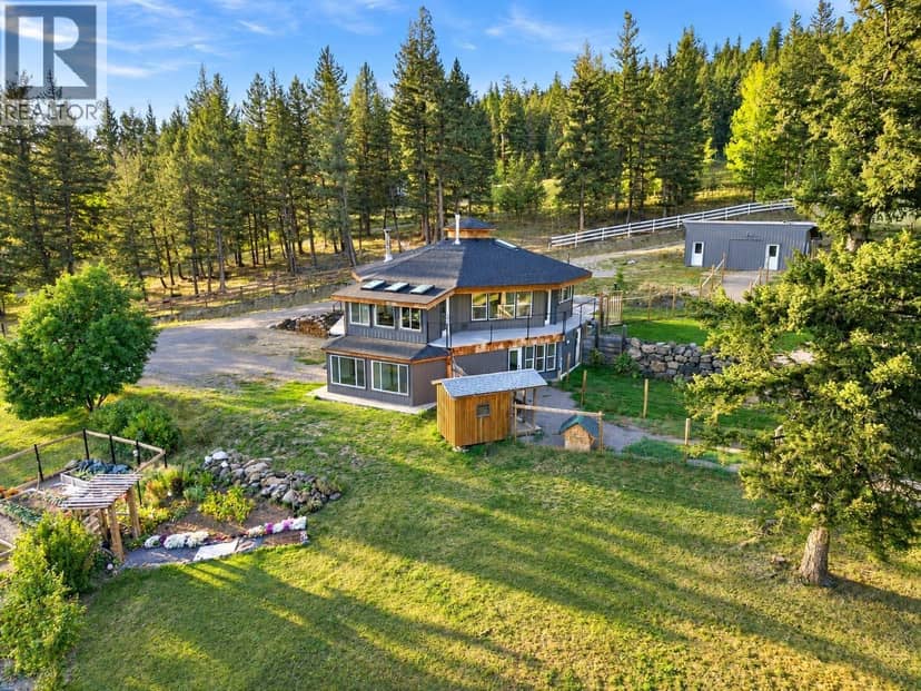 6318 HIGHLAND CRESCENT, 100 Mile House