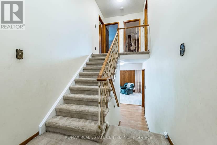 86 Jade Crescent — photo 31 of 40