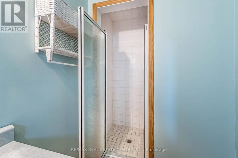 86 Jade Crescent — photo 34 of 40