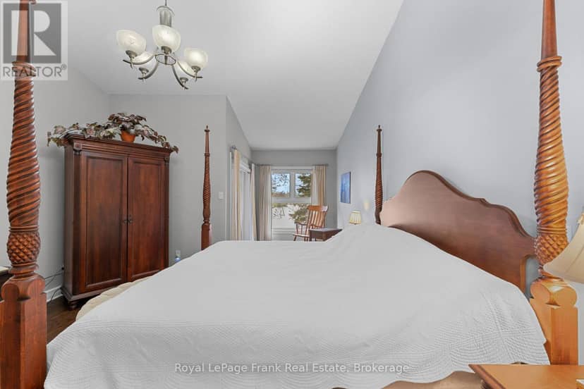403 - 1 Sherwood Street — photo 18 of 40