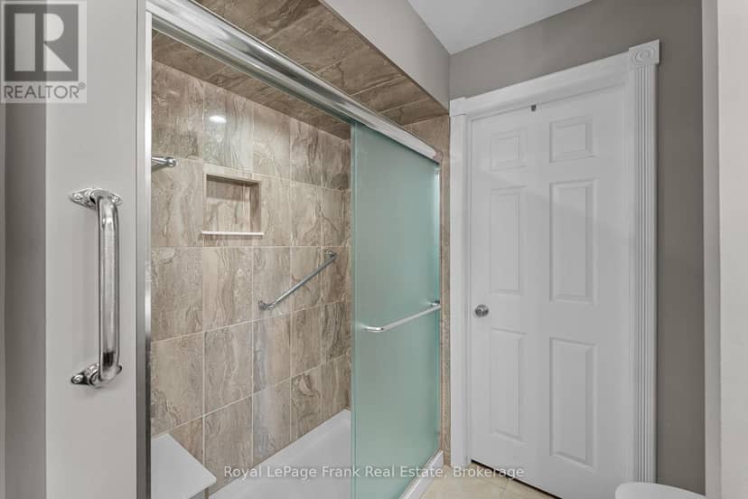 403 - 1 Sherwood Street — photo 21 of 40