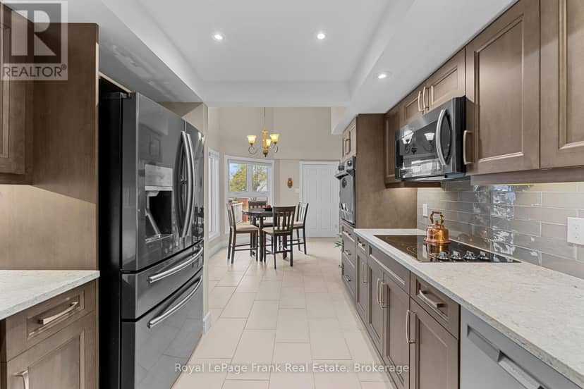 403 - 1 Sherwood Street, Kawartha Lakes, photo 6