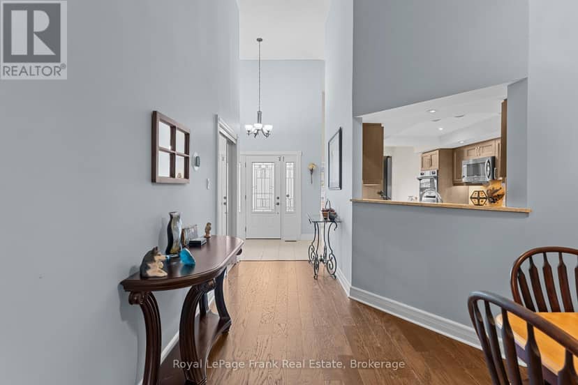 403 - 1 Sherwood Street — photo 10 of 40