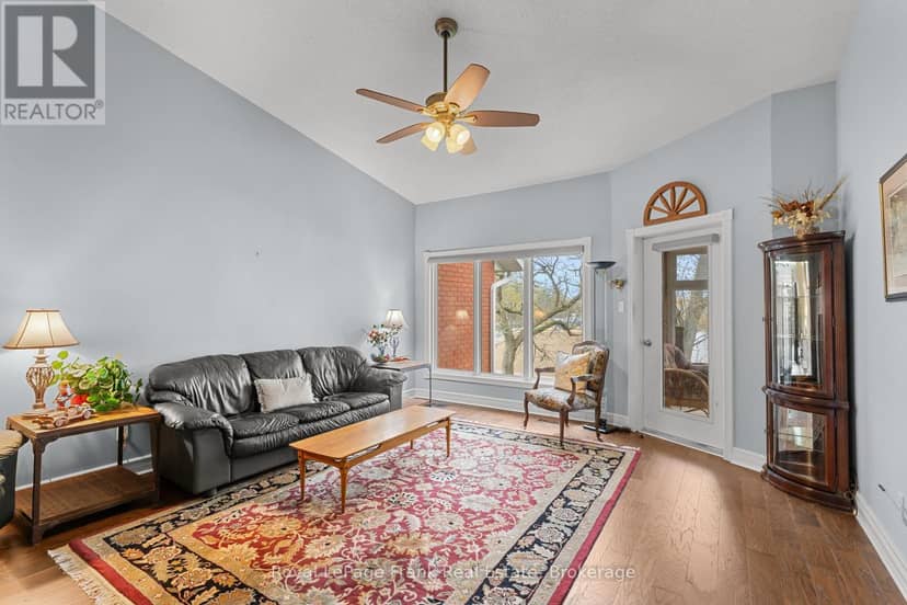 403 - 1 Sherwood Street — photo 11 of 40