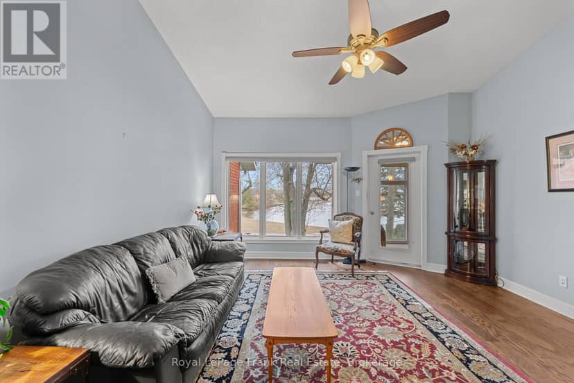 403 - 1 Sherwood Street — photo 13 of 40