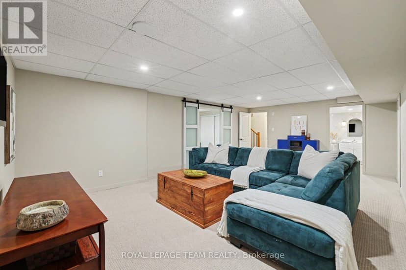 747 Petanque Crescent — photo 33 of 40