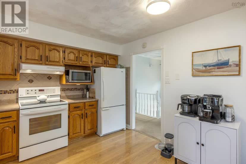 867 Julie Drive — photo 10 of 40