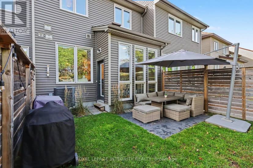 286 Fergus Crescent — photo 30 of 33