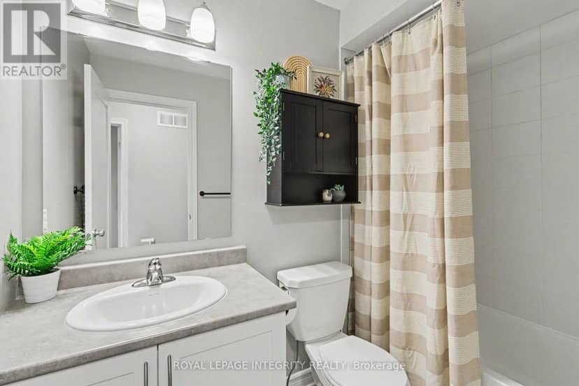 286 Fergus Crescent — photo 23 of 33