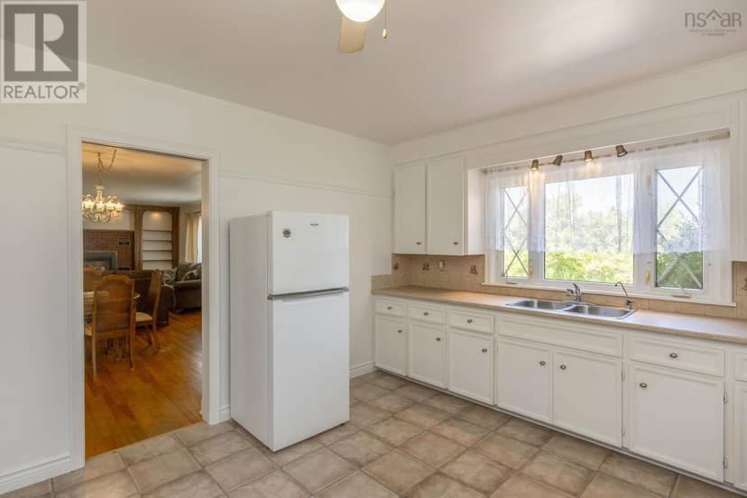 12 Cedar Street, East Kingston, photo 4