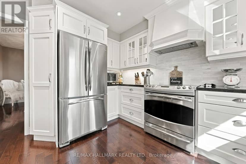 427 Melanie Crescent — photo 11 of 36