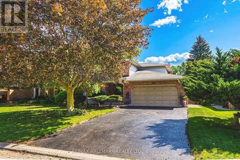 427 Melanie Crescent — photo 1 of 36