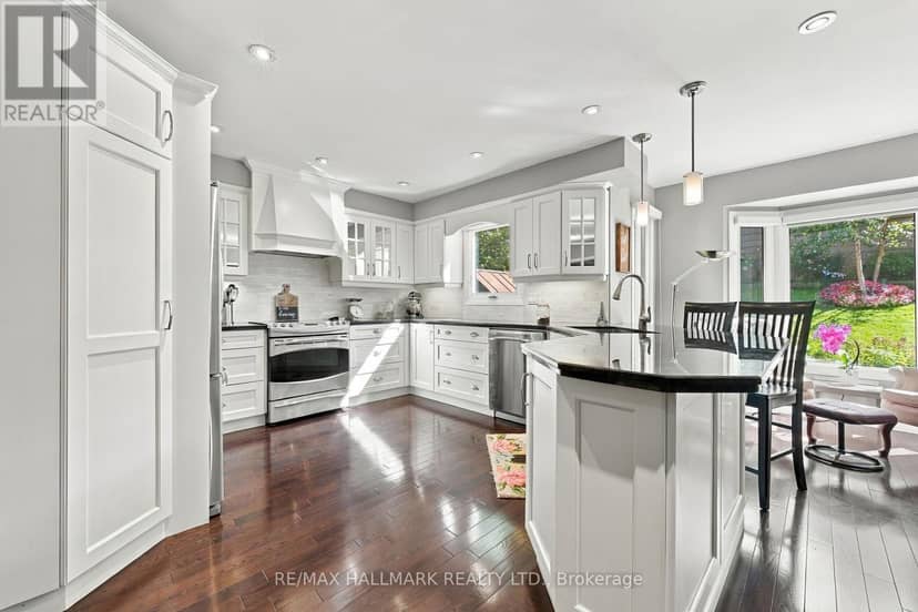 427 Melanie Crescent — photo 8 of 36