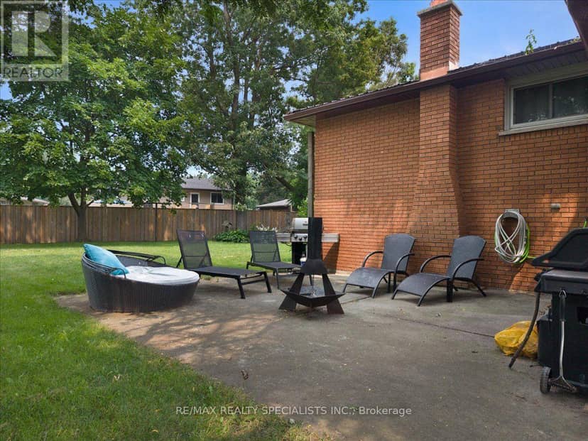 12 Wardell Crescent — photo 38 of 40