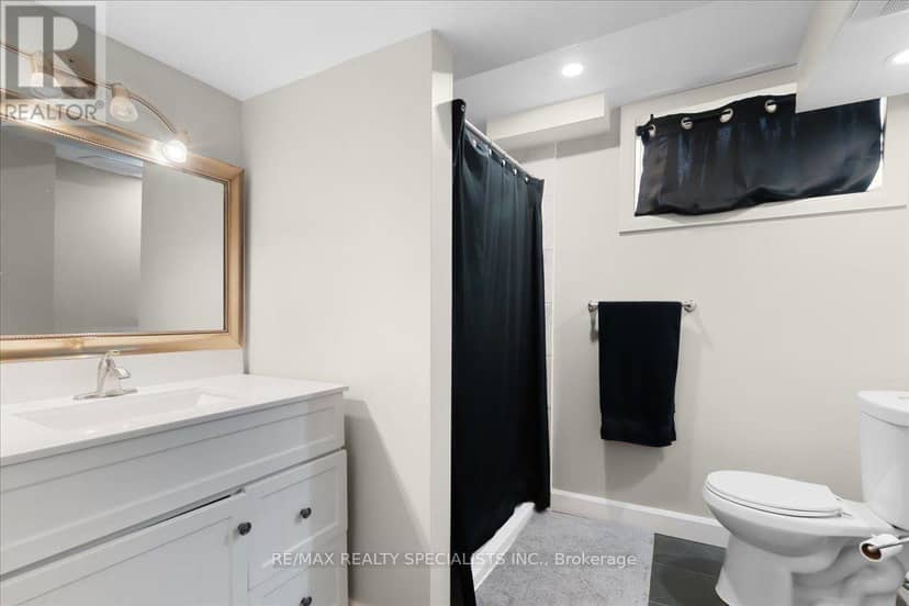 12 Wardell Crescent — photo 32 of 40