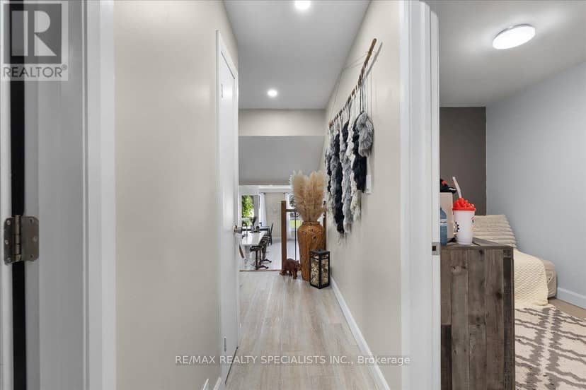 12 Wardell Crescent — photo 19 of 40