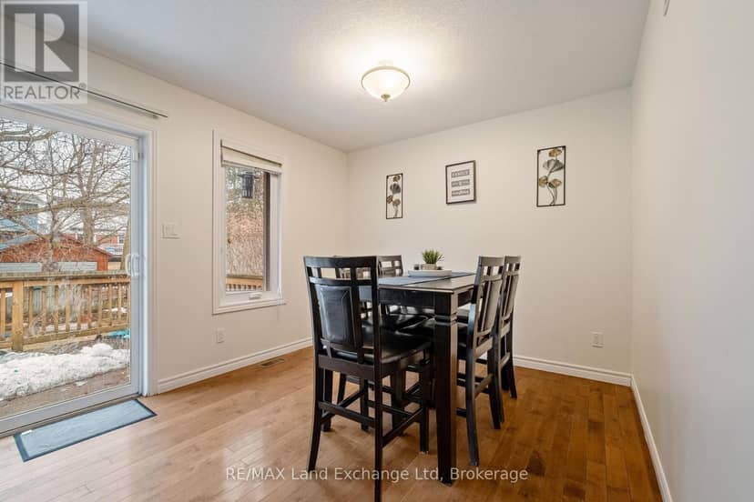401 Carling Terrace, North Huron, photo 8