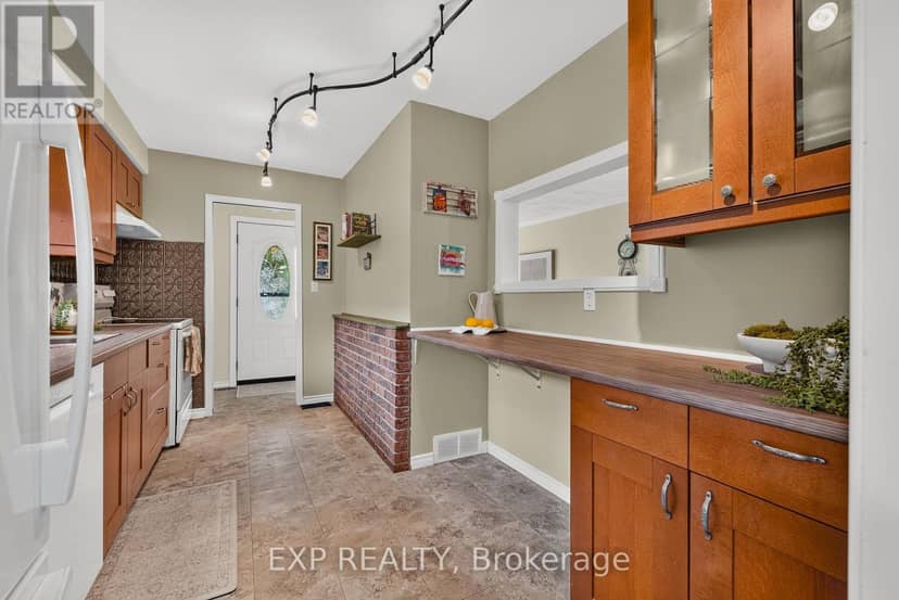 1393 Pineview Avenue — photo 15 of 40