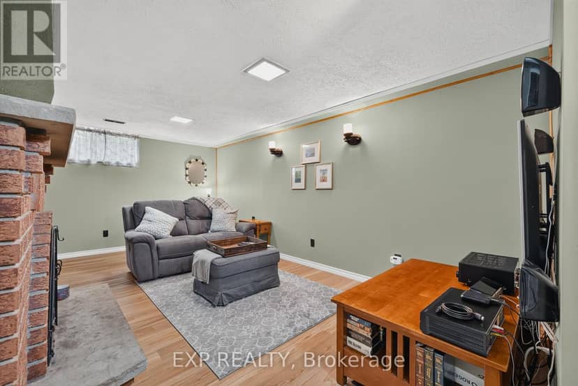 1393 Pineview Avenue — photo 27 of 40