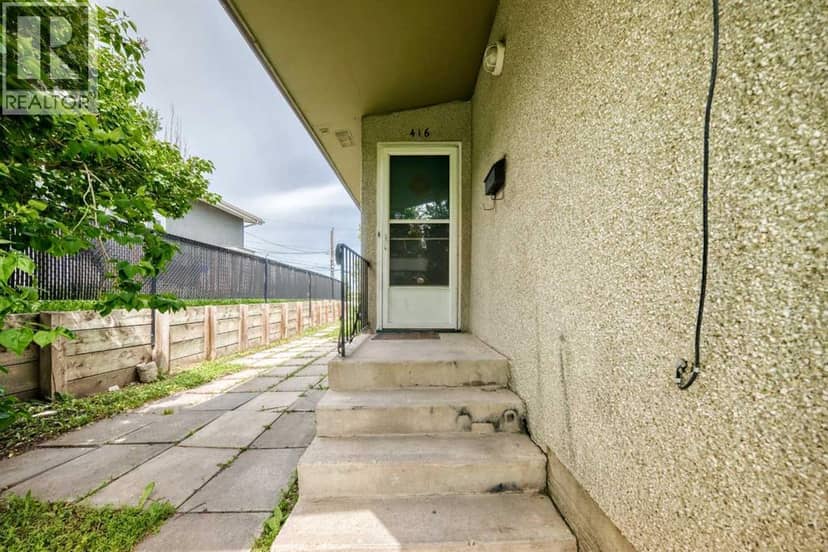 416 & 418 33 Avenue NE, Calgary, photo 3
