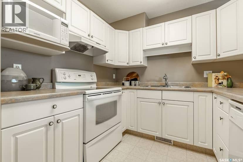 5 102 Willow Street — photo 11 of 36