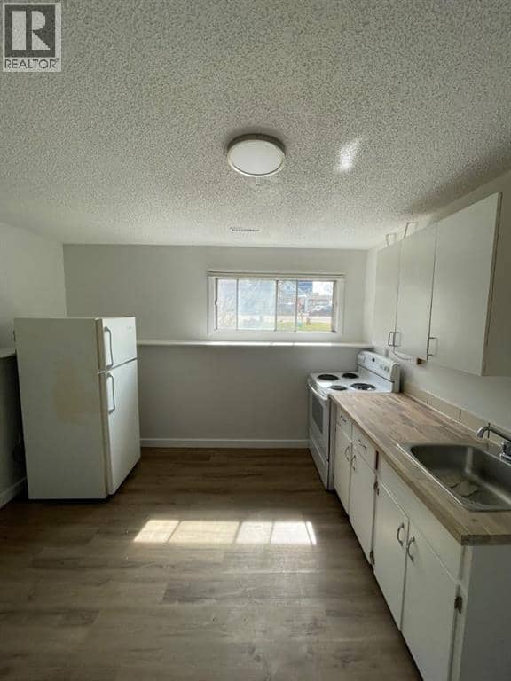 10132 102 Avenue — photo 9 of 15