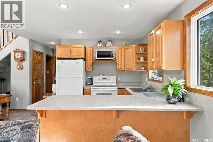 8 Lakeview DRIVE — photo 9 of 40