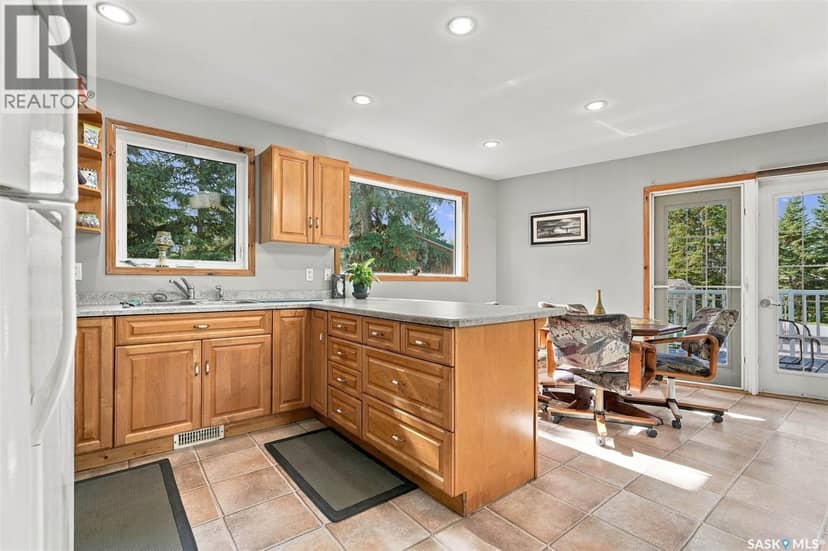 8 Lakeview DRIVE — photo 13 of 40
