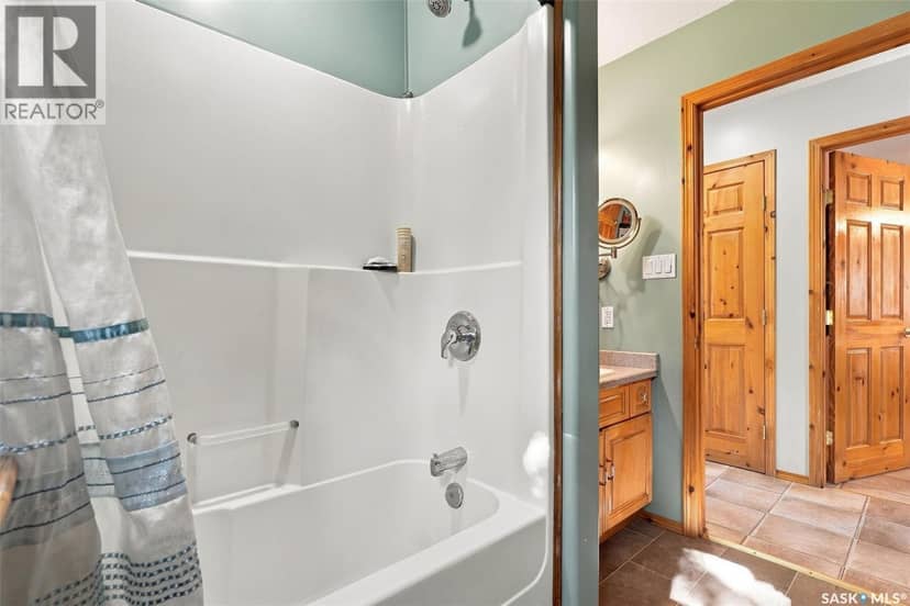8 Lakeview DRIVE — photo 28 of 40