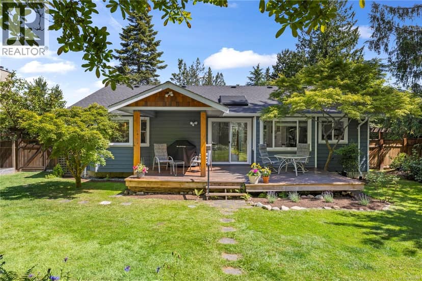 683 Gaetjen St — photo 1 of 40