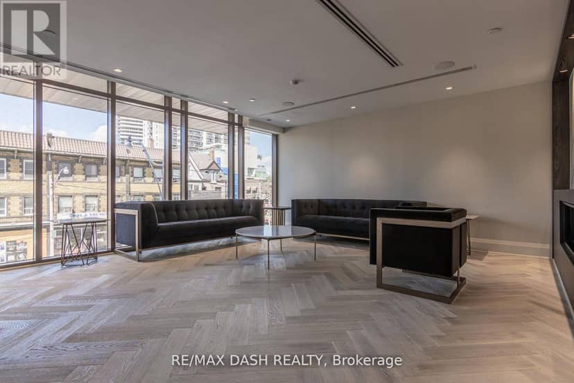 310 - 151 Avenue Road — photo 10 of 29