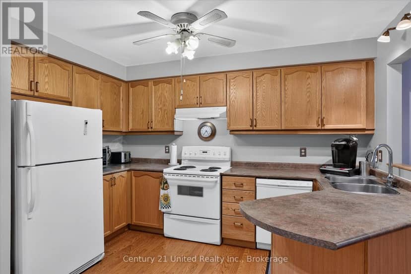 1392 Lillico Crescent — photo 9 of 40