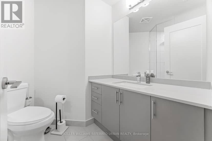 1115 - 9000 Jane Street — photo 13 of 40