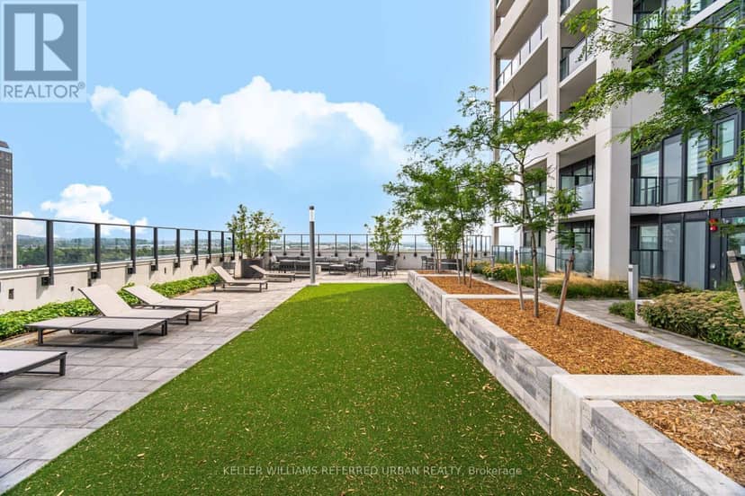 1115 - 9000 Jane Street — photo 18 of 40