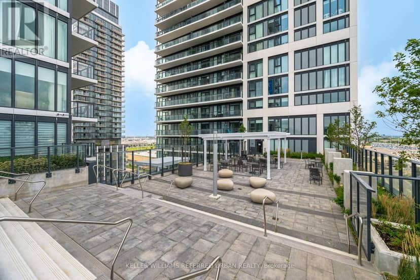 1115 - 9000 Jane Street — photo 19 of 40