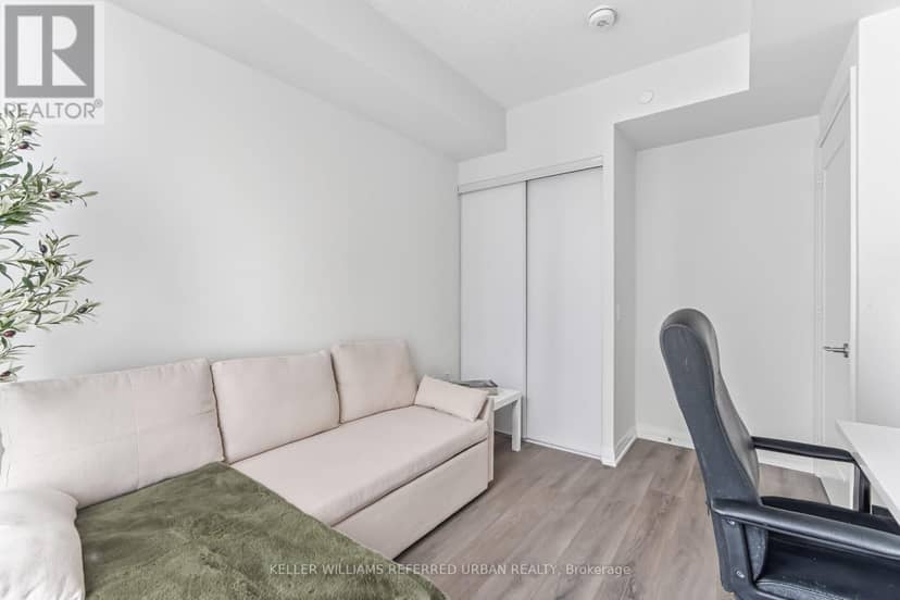 1115 - 9000 Jane Street — photo 7 of 40